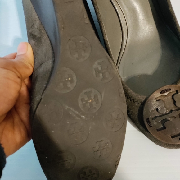 Tory Burch wedge suede pump size 6 - Picture 7 of 7